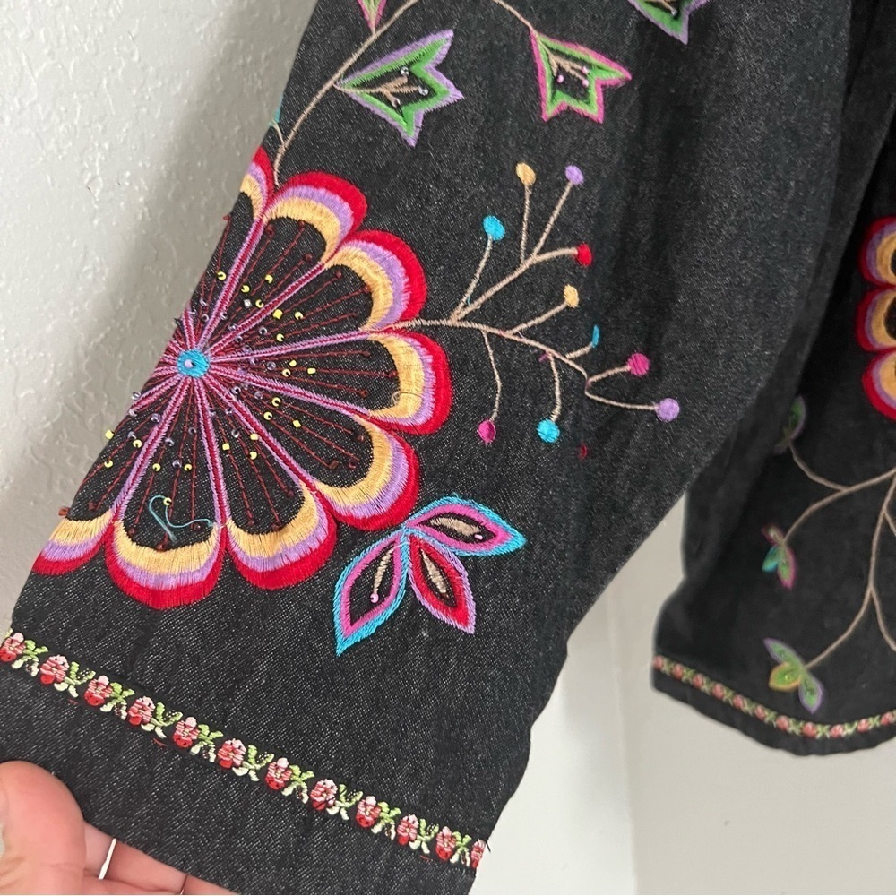 Units Women’s Sz 1X Embroidered Beaded Black Denim Floral Jacket Art To Wear - Picture 6 of 12
